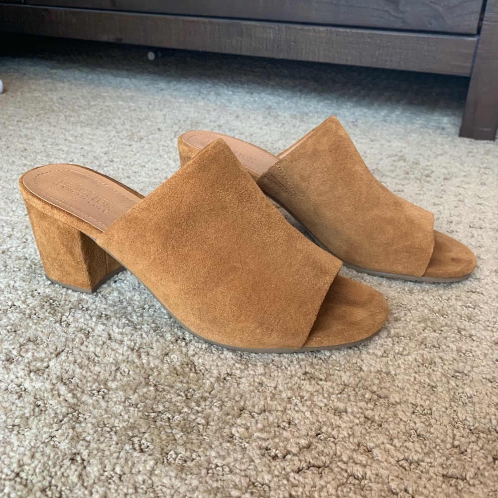 Kenneth Cole Reaction Camel Suede Mules